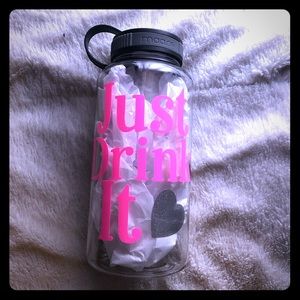 Water tracker bottle